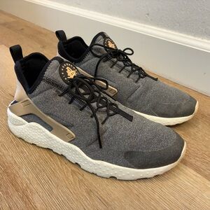 Nike Air Huarache Run Ultra SE Sneakers Gray Tan Women US12 UK9.5 EU44.5 29cm